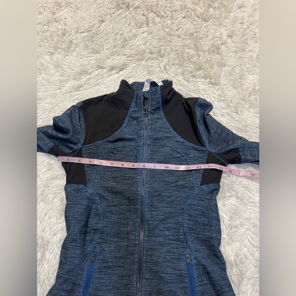 LULULEMON FORME JACKET IN SLUB DENIM BLUE/BLACK - Picture 15 of 16